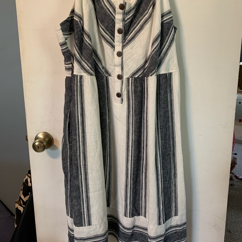 Universal thread Chambray & white lined sun dress